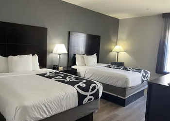 La Quinta Inn & Suites by Wyndham Houston Energy Corridor hotel thumbnail 4