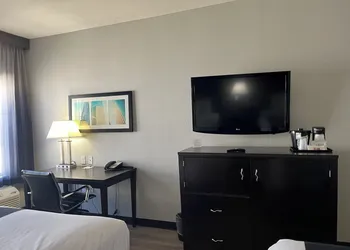 La Quinta Inn & Suites by Wyndham Houston Energy Corridor hotel thumbnail 5