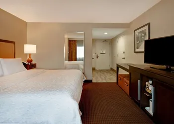 Hampton Inn NY-JFK hotel thumbnail 5