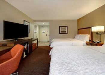 Hampton Inn NY-JFK hotel thumbnail 7