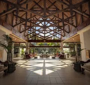 Universal’s Loews Royal Pacific Resort hotel detail image 3
