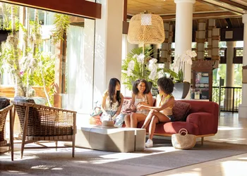 Universal’s Loews Royal Pacific Resort hotel thumbnail 4