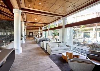 Universal’s Loews Royal Pacific Resort hotel thumbnail 8