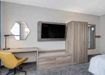 Holiday Inn Express & Suites Gahanna/Columbus Airport by IHG hotel thumbnail 7