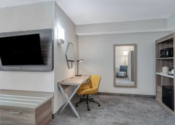 Holiday Inn Express & Suites Gahanna/Columbus Airport by IHG hotel thumbnail 8