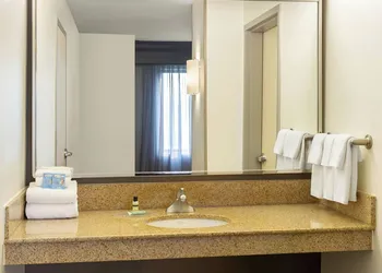 Courtyard by Marriott Madison West Middleton hotel thumbnail 5