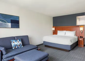 Courtyard by Marriott Madison West Middleton hotel thumbnail 6