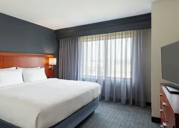 Courtyard by Marriott Madison West Middleton hotel thumbnail 8