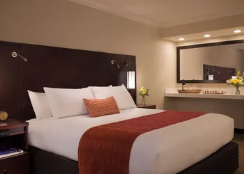 The Lakefront Anchorage hotel thumbnail 6