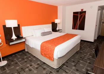Howard Johnson by Wyndham Portsmouth hotel thumbnail 5