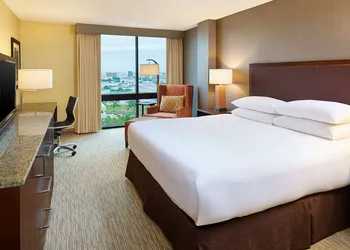 DoubleTree by Hilton San Antonio Airport hotel thumbnail 3