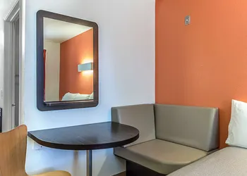 Motel 6 Fresno, CA hotel thumbnail 3