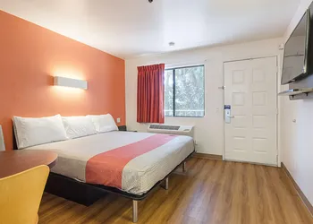Motel 6 Fresno, CA hotel thumbnail 8