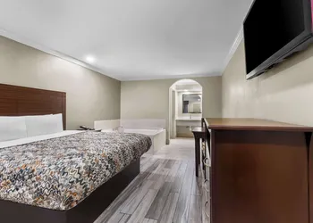 Americas Best Value Inn Houston Heights at I-45 hotel thumbnail 3