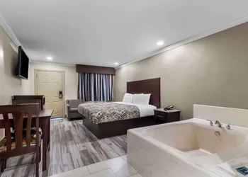 Americas Best Value Inn Houston Heights at I-45 hotel thumbnail 4