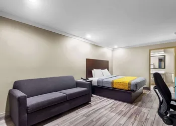 Americas Best Value Inn Houston Heights at I-45 hotel thumbnail 5