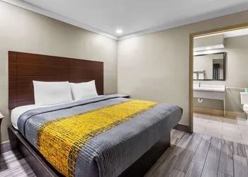 Americas Best Value Inn Houston Heights at I-45 hotel thumbnail 6