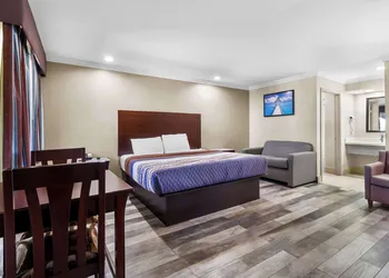 Americas Best Value Inn Houston Heights at I-45 hotel thumbnail 8