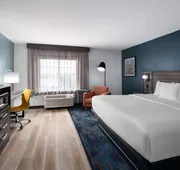 La Quinta Inn & Suites by Wyndham Greensboro - Highpoint hotel detail image 4