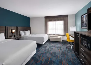 La Quinta Inn & Suites by Wyndham Greensboro NC hotel thumbnail 7