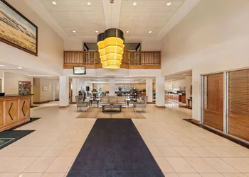 Wingate by Wyndham Calgary hotel thumbnail 2