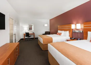 Wingate by Wyndham Calgary hotel thumbnail 6