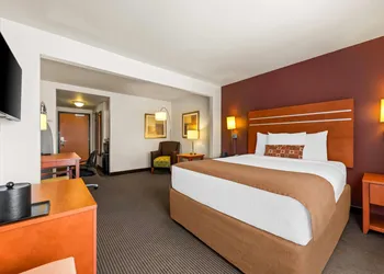 Wingate by Wyndham Calgary hotel thumbnail 8