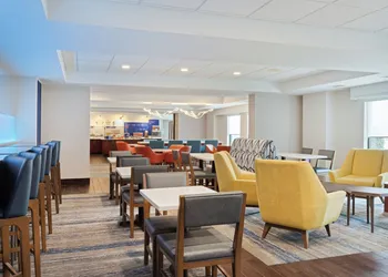 Holiday Inn Express & Suites Cincinnati Riverfront by IHG hotel thumbnail 4