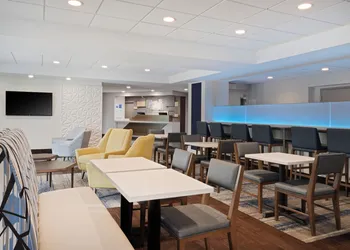 Holiday Inn Express & Suites Cincinnati Riverfront by IHG hotel thumbnail 5