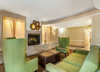 Comfort Inn & Suites East Hartford - Hartford hotel thumbnail 4