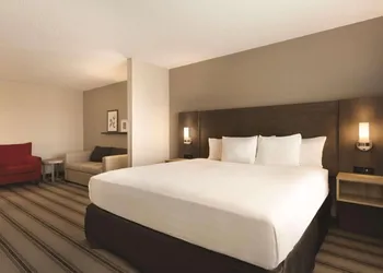Country Inn & Suites by Radisson, Indianapolis Airport South, IN hotel thumbnail 5