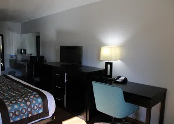 Pine Tree Inn hotel thumbnail 4