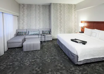 Courtyard by Marriott Alexandria Old Town/Southwest hotel thumbnail 6