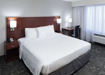 Courtyard by Marriott Alexandria Old Town/Southwest hotel thumbnail 7