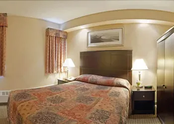 EconoLodge Downtown Toronto hotel thumbnail 7