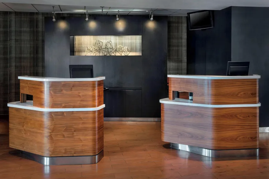 Courtyard by Marriott Newark Liberty International Airport hotel detail image 2