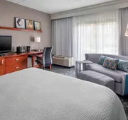Courtyard by Marriott Newark Liberty International Airport hotel detail image 4