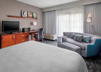 Courtyard by Marriott Newark Liberty International Airport hotel thumbnail 4