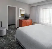 Courtyard by Marriott Newark Liberty International Airport hotel detail image 7