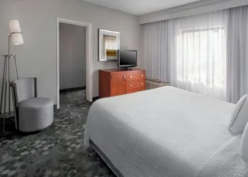Courtyard by Marriott Newark Liberty International Airport hotel thumbnail 7