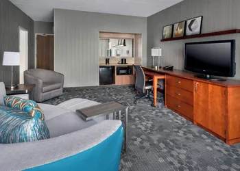 Courtyard by Marriott Newark Liberty International Airport hotel thumbnail 8