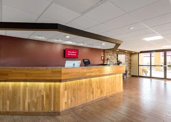 Red Roof Inn & Suites Pigeon Forge - Parkway hotel thumbnail 2