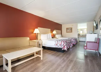 Red Roof Inn & Suites Pigeon Forge - Parkway hotel thumbnail 7