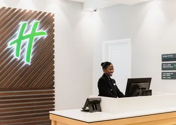 Holiday Inn Newark International Airport by IHG hotel thumbnail 3