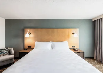 Holiday Inn Newark International Airport by IHG hotel thumbnail 6