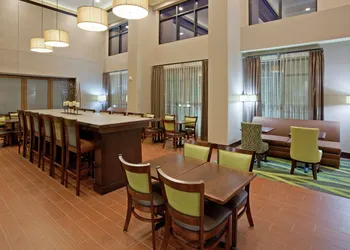 Hampton Inn & Suites Minneapolis West/ Minnetonka hotel thumbnail 4