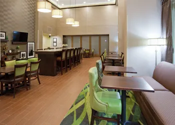 Hampton Inn & Suites Minneapolis West/ Minnetonka hotel thumbnail 5