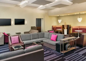 Courtyard by Marriott New York JFK Airport hotel thumbnail 2