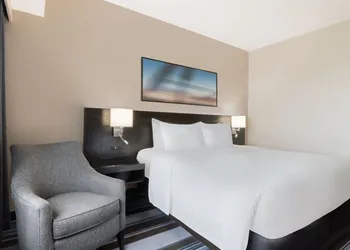 Courtyard by Marriott New York JFK Airport hotel thumbnail 4