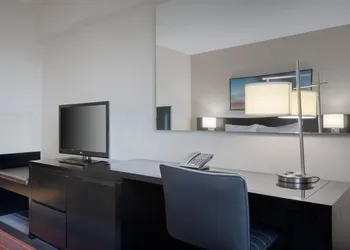 Courtyard by Marriott New York JFK Airport hotel thumbnail 6